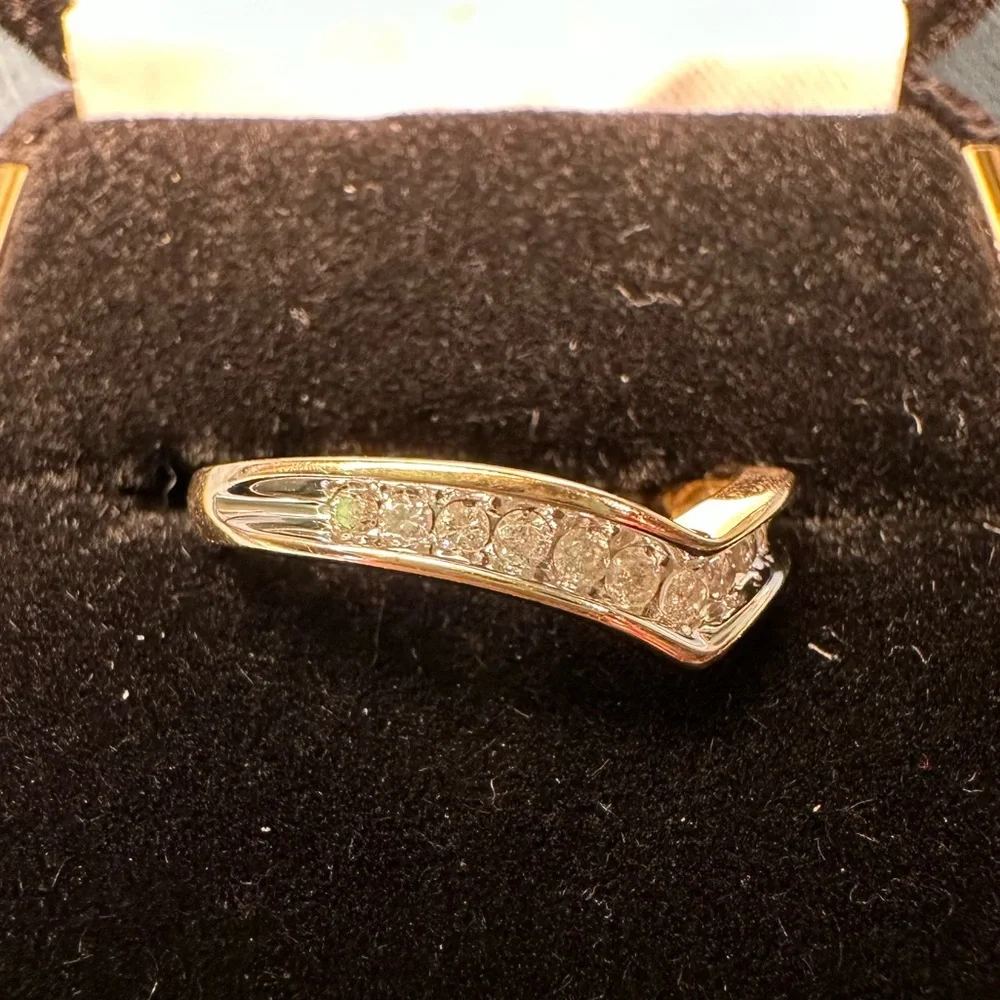 Diamond Chevron Ring- 10K Gold - Picture 5 of 13